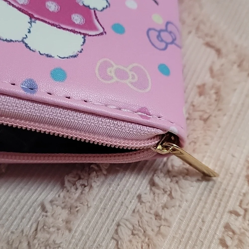 Hello Kitty Multi-slots card holder, purse for daily use, pink. NWOT.